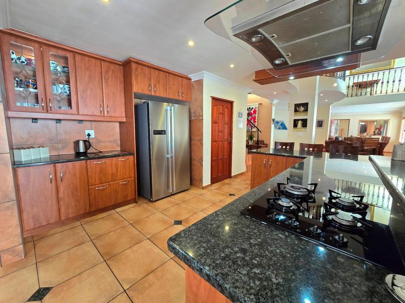 5 Bedroom Property for Sale in Golden Mile Western Cape